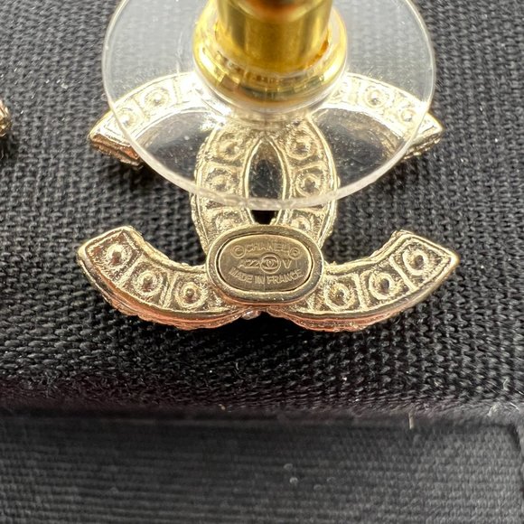 Pearl Crystal CHANEL CC Gold Earrings - Picture 4 of 6